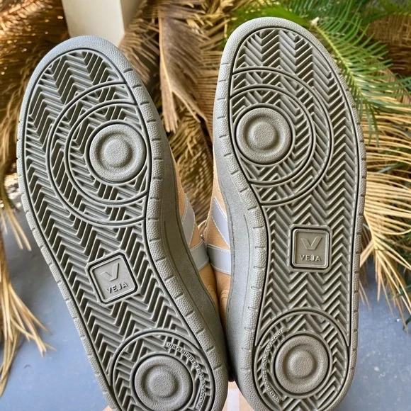 VEJA *NWT* Women’s Roraima Suede Desert Oxford Grey Khaki High Top Sneakers Sz 6 - Picture 12 of 16